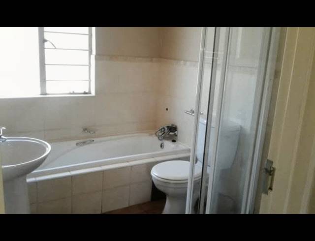 2 bed property to rent in REYNO RIDGE
